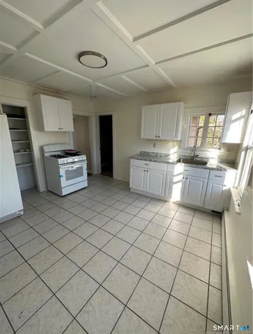 $1,850 | 34 York Street, Unit 2, Ansonia, CT 06401