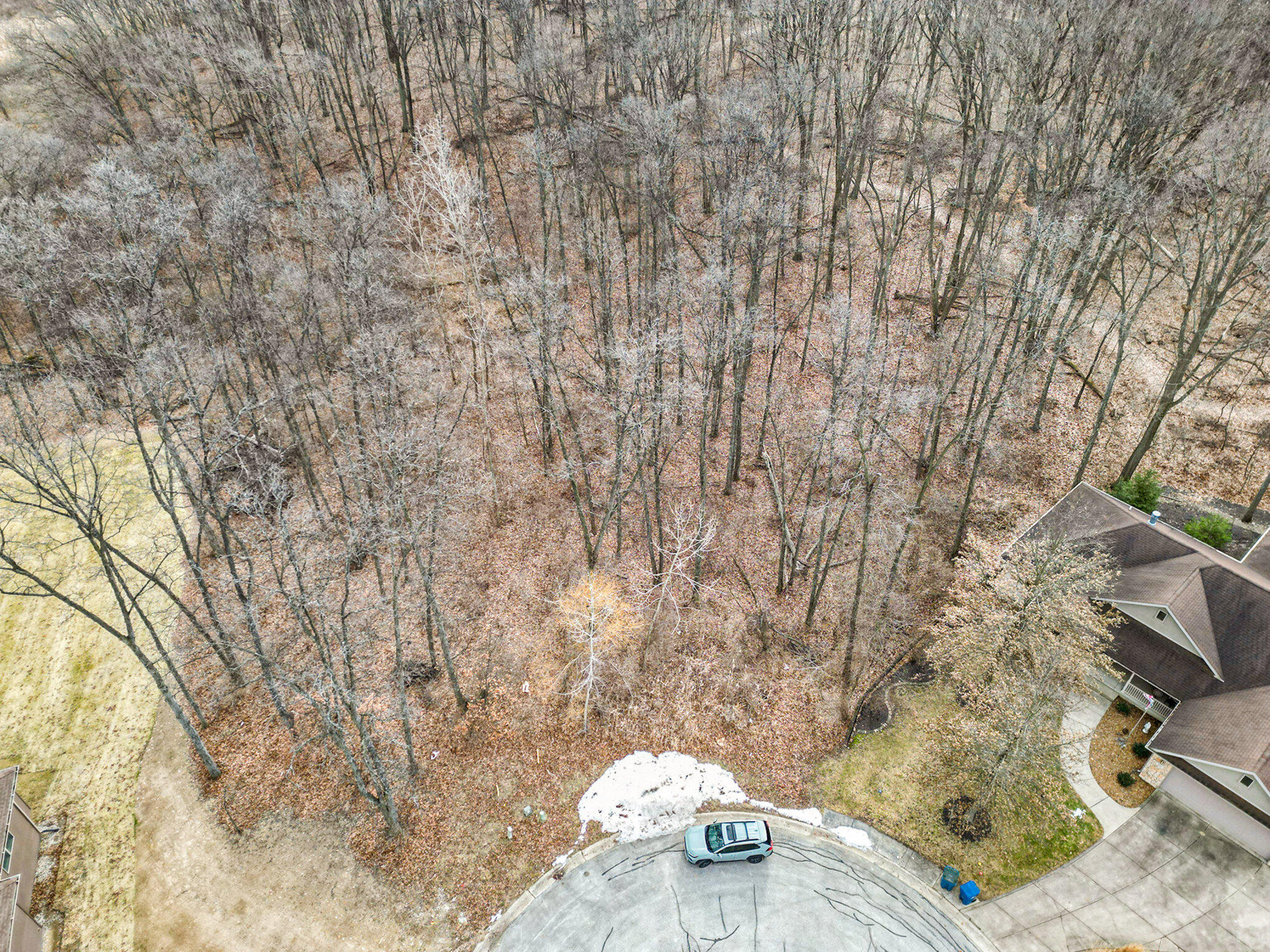 81 Morena Terrace Crown Point, IN 46307 - Photo 5 of 8 a view of table and chair