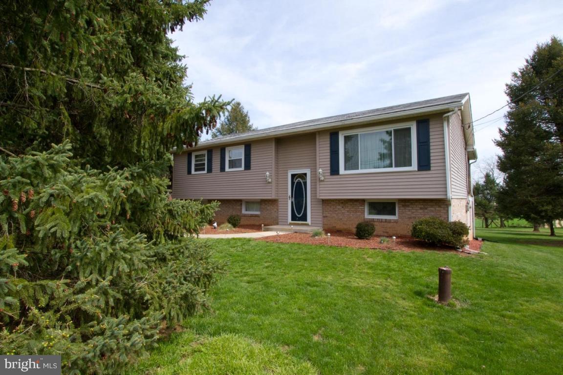 908 Rabbit Hill Road Lititz, PA 17543 - Photo 2 of 27