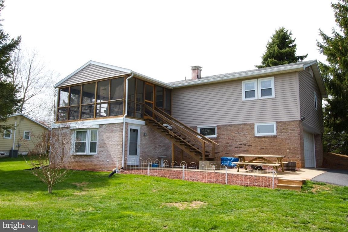 908 Rabbit Hill Road Lititz, PA 17543 - Photo 4 of 27