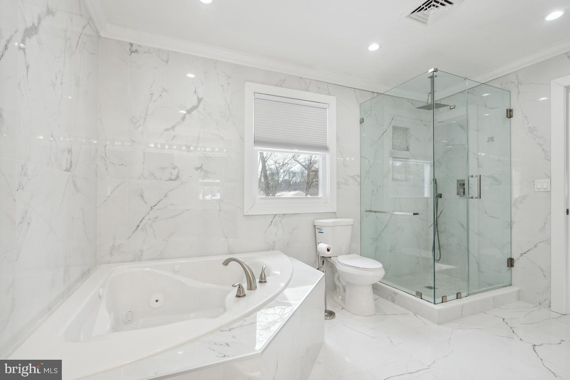 85 Charlann Circle Cherry Hill, NJ 08003 - Photo 16 of 25 Main Bathroom