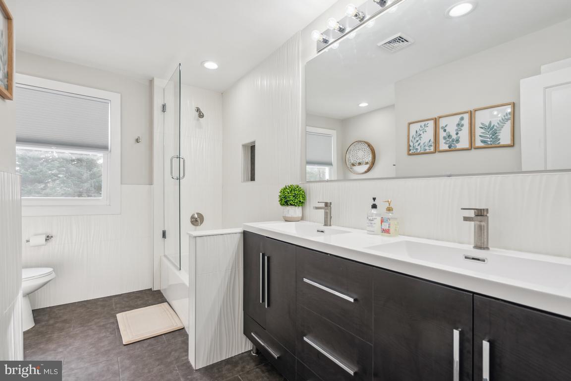 85 Charlann Circle Cherry Hill, NJ 08003 - Photo 22 of 25 Second full bathroom