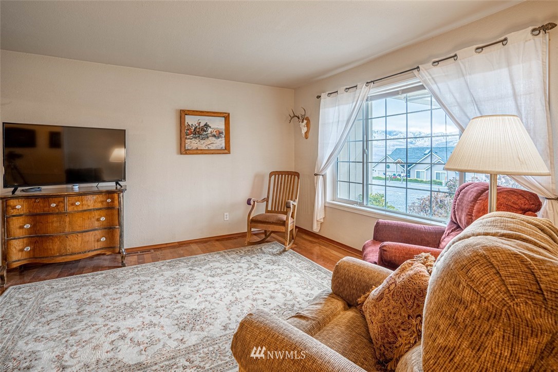 201 Butte Road Chelan, WA 98816 - Photo 3 of 27 Gallery Image 3