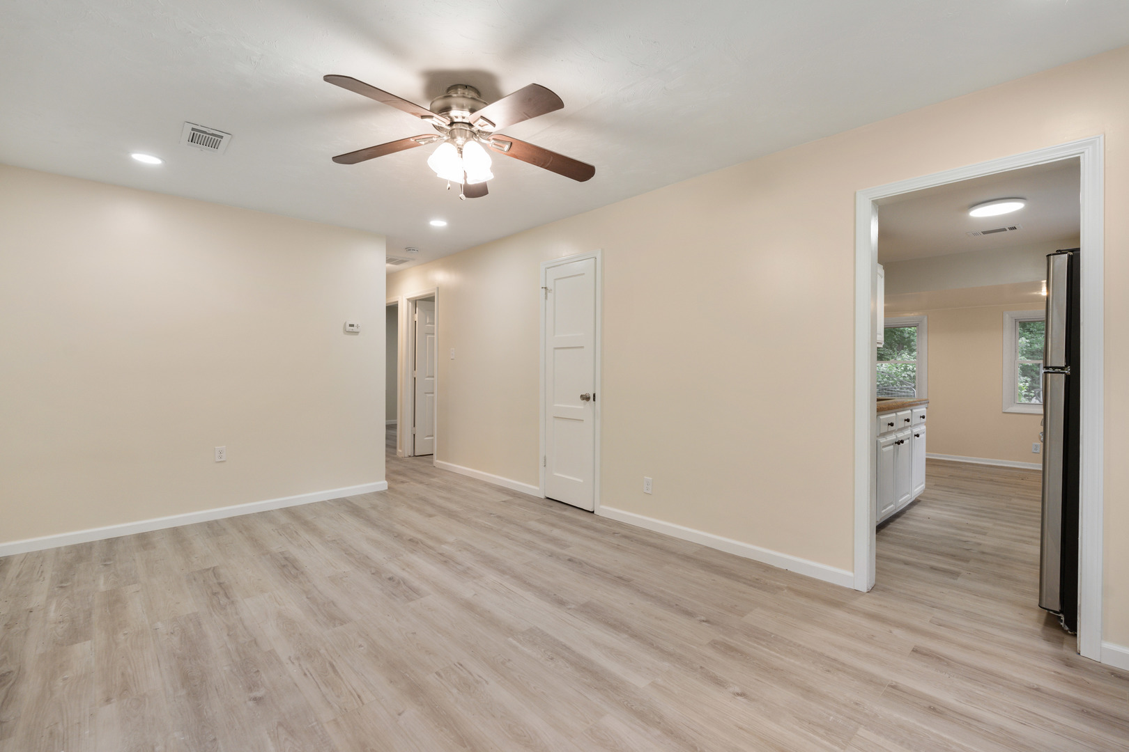 7002 Ridge Drive Davenport, IA 52806 - Photo 10 of 27