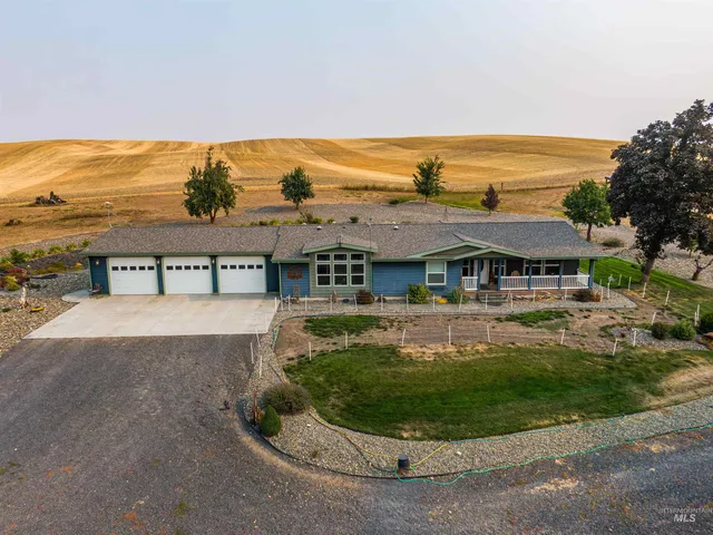 $749,900 | 1010 Kluss Road, Genesee, ID 83832