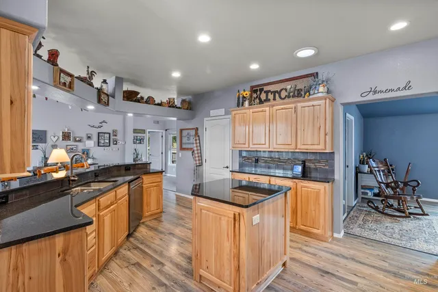 $749,900 | 1010 Kluss Road, Genesee, ID 83832