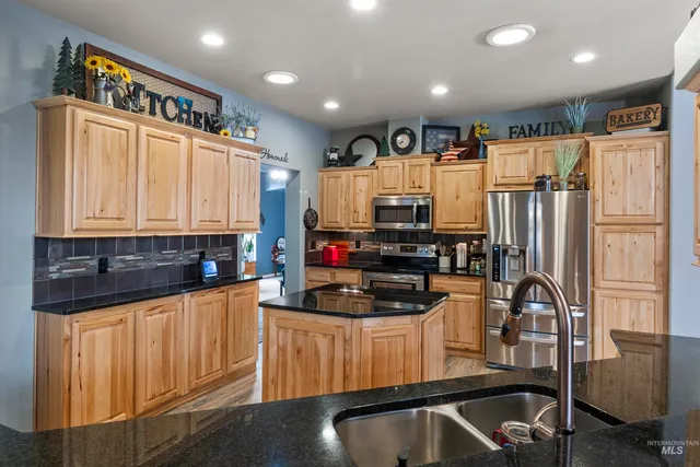 $749,900 | 1010 Kluss Road, Genesee, ID 83832