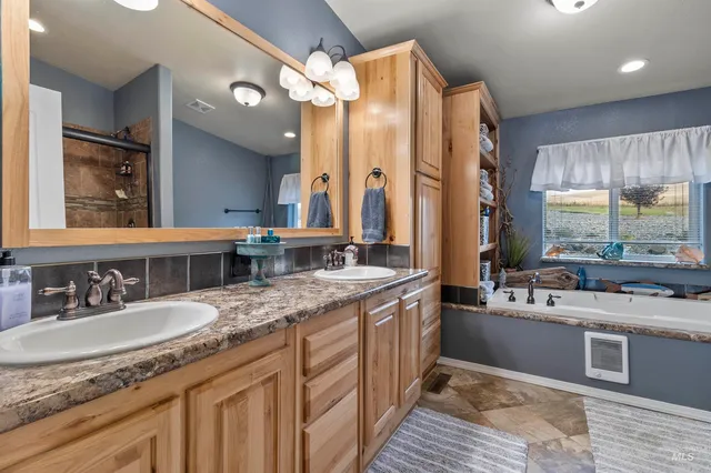 $749,900 | 1010 Kluss Road, Genesee, ID 83832