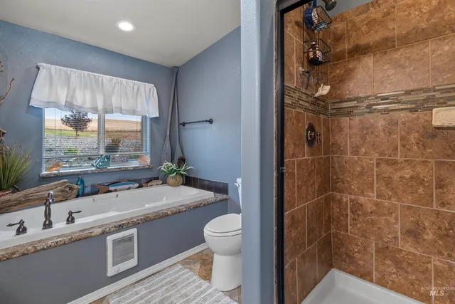 $749,900 | 1010 Kluss Road, Genesee, ID 83832