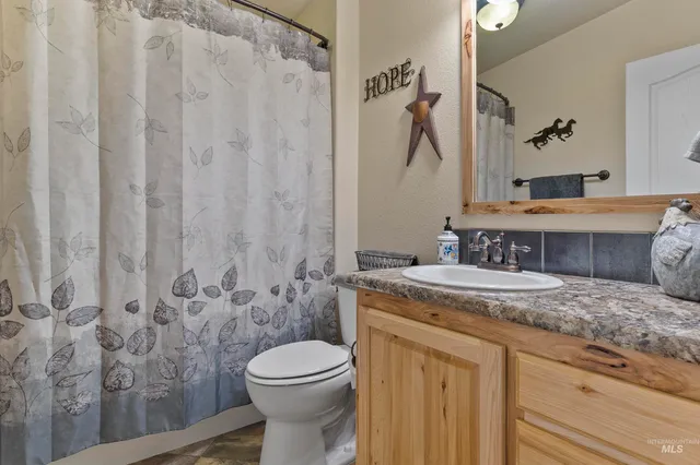 $749,900 | 1010 Kluss Road, Genesee, ID 83832