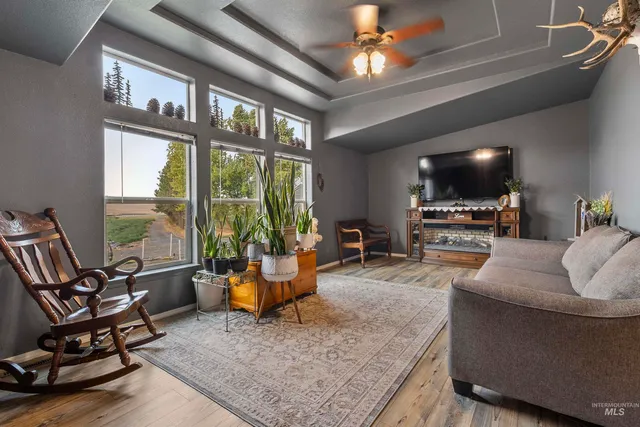 $749,900 | 1010 Kluss Road, Genesee, ID 83832