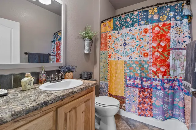 $749,900 | 1010 Kluss Road, Genesee, ID 83832