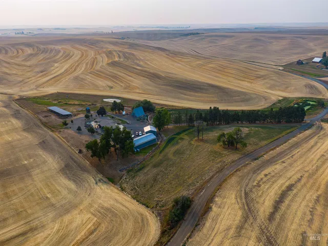 $749,900 | 1010 Kluss Road, Genesee, ID 83832