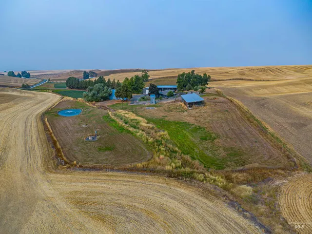 $749,900 | 1010 Kluss Road, Genesee, ID 83832