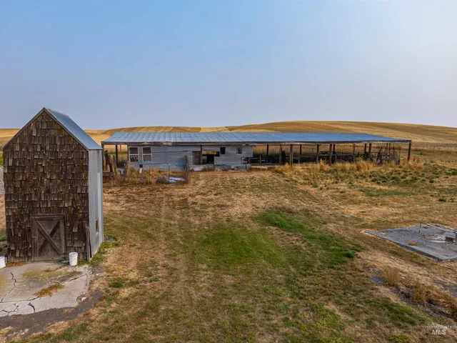 $749,900 | 1010 Kluss Road, Genesee, ID 83832