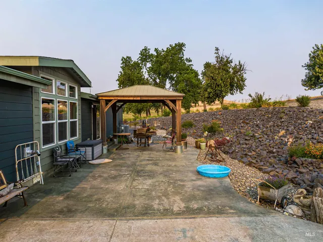 $749,900 | 1010 Kluss Road, Genesee, ID 83832