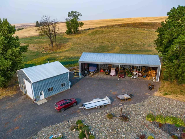 $749,900 | 1010 Kluss Road, Genesee, ID 83832