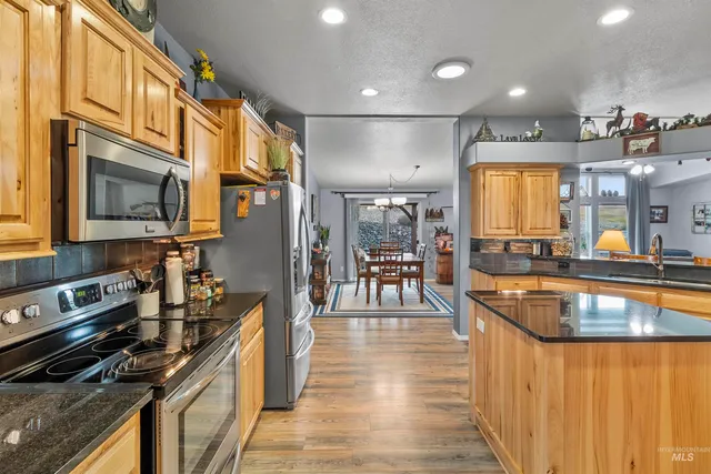 $749,900 | 1010 Kluss Road, Genesee, ID 83832