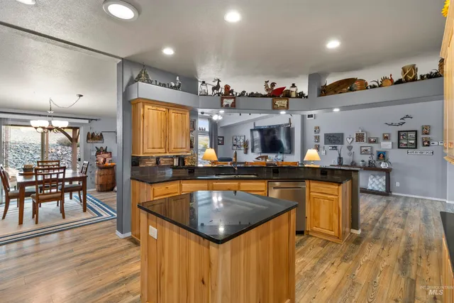 $749,900 | 1010 Kluss Road, Genesee, ID 83832