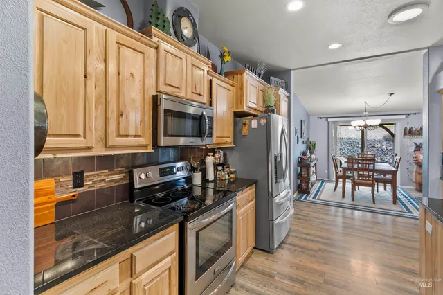 $749,900 | 1010 Kluss Road, Genesee, ID 83832