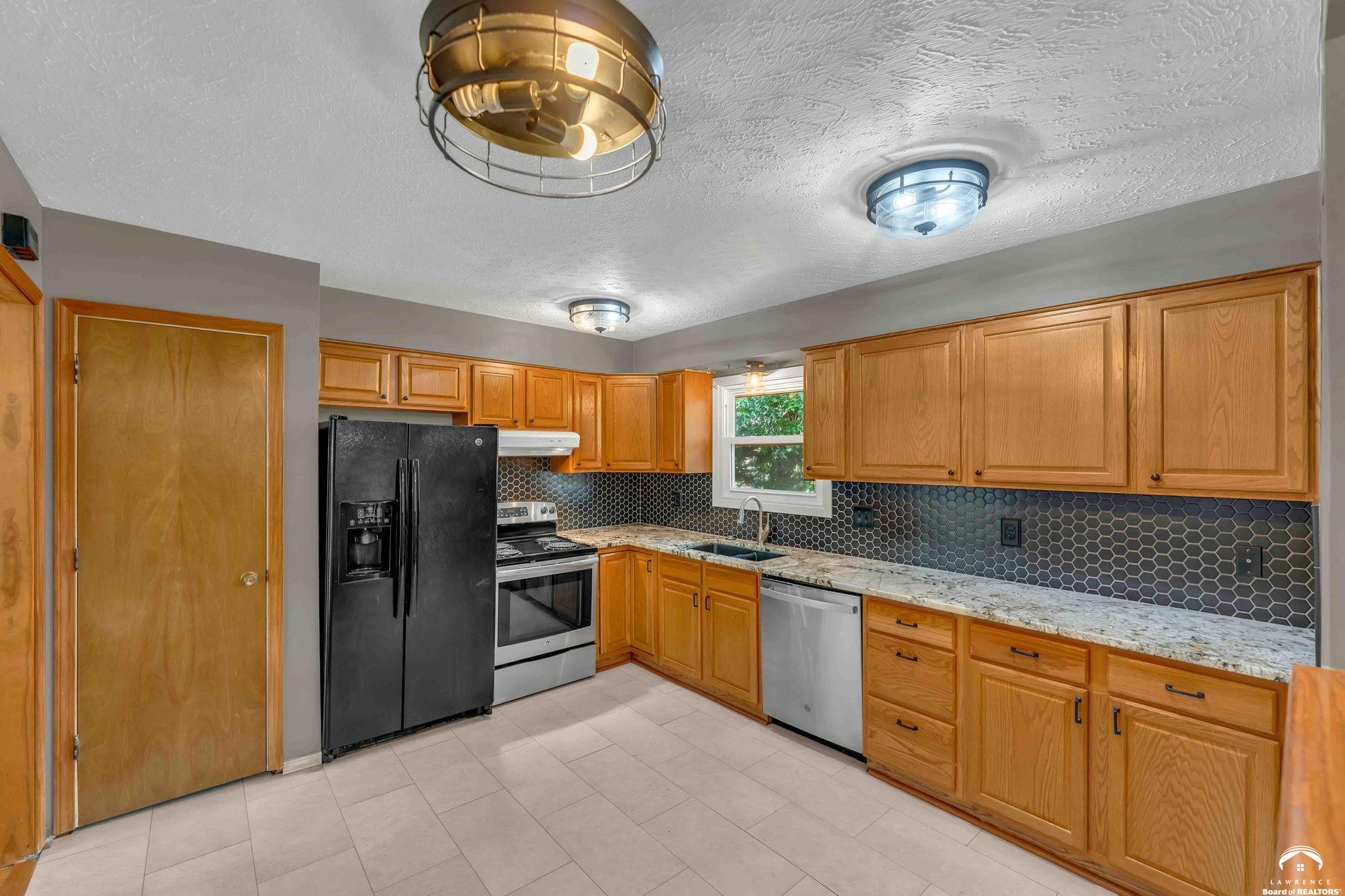 3403 Trail Road Lawrence, KS 66049 - Photo 12 of 51