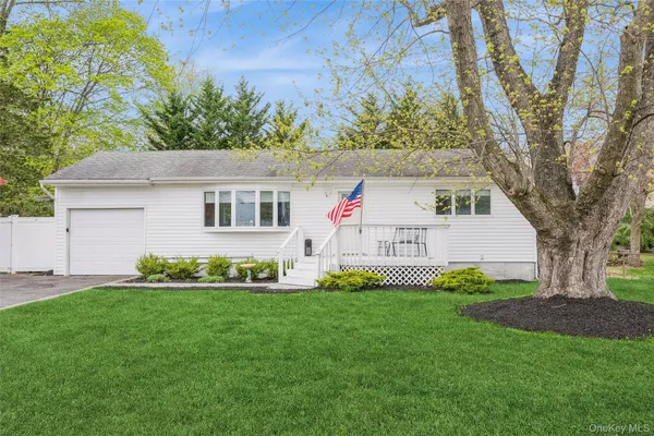 $499,000 | 12 Long Street, Lake Grove, NY 11755