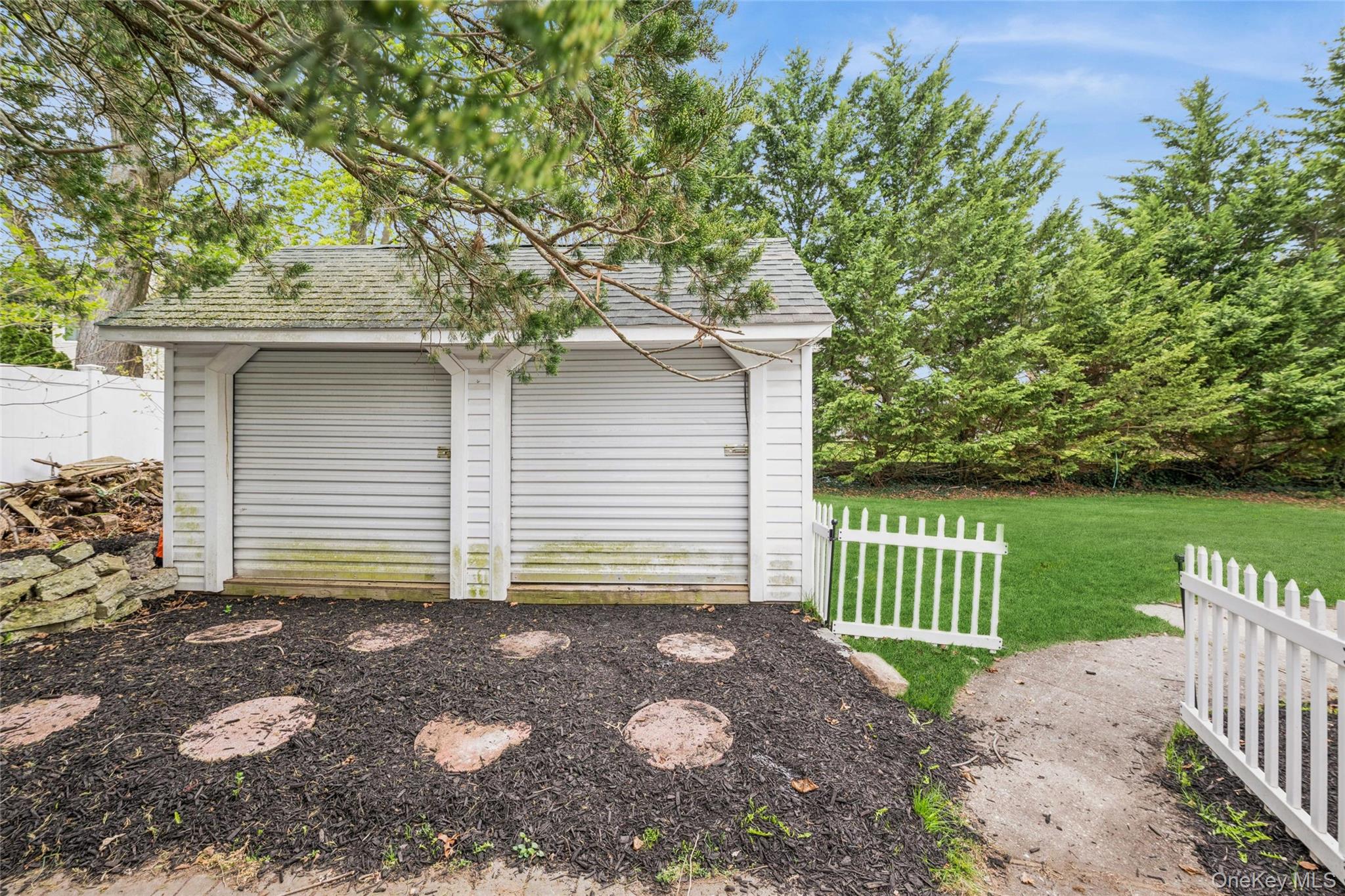 12 Long Street Lake Grove, NY 11755 - Photo 15 of 19