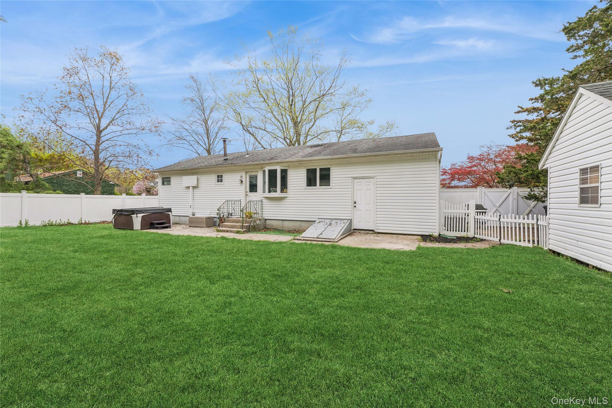 12 Long Street Lake Grove, NY 11755 - Photo 16 of 19