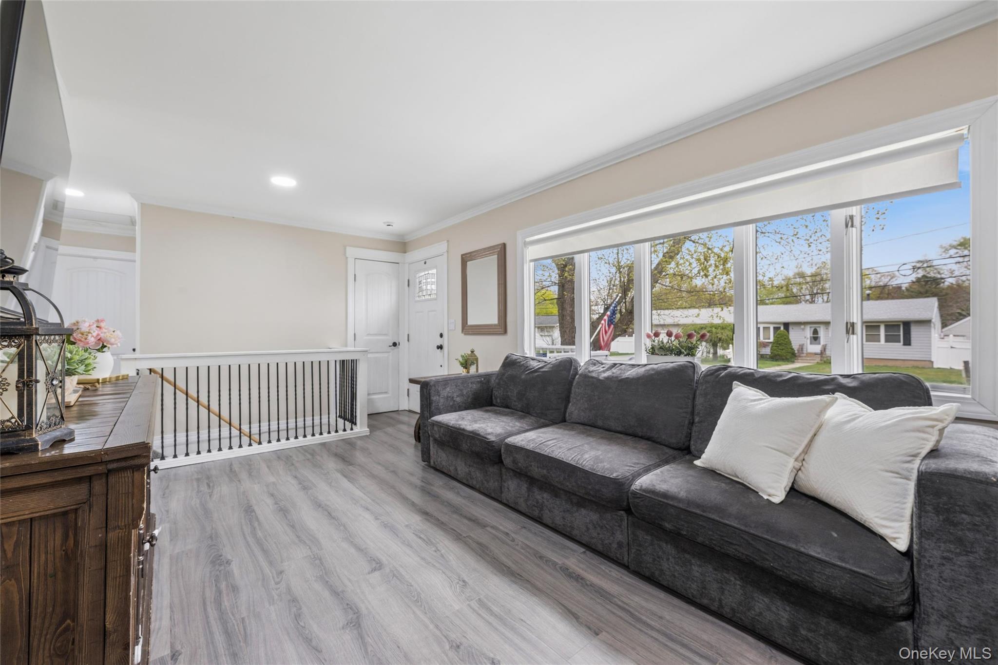 12 Long Street Lake Grove, NY 11755 - Photo 4 of 19