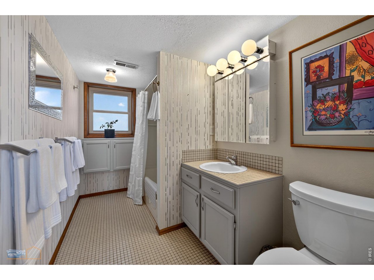 3978 Viewpoint Way Lafayette, CO 80026 - Photo 29 of 41 Lower level full bath with jacuzzi tub