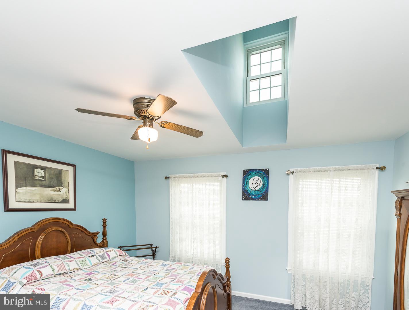 1941 Oak Leaf Lane Holmes, PA 19043 - Photo 18 of 44 a bedroom with a bed and a window