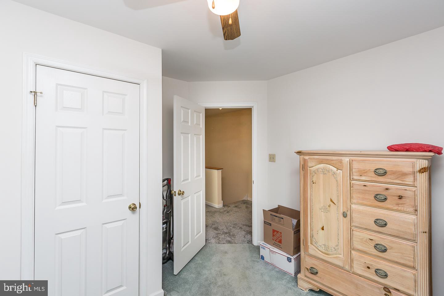 1941 Oak Leaf Lane Holmes, PA 19043 - Photo 26 of 44 walk in closet with window