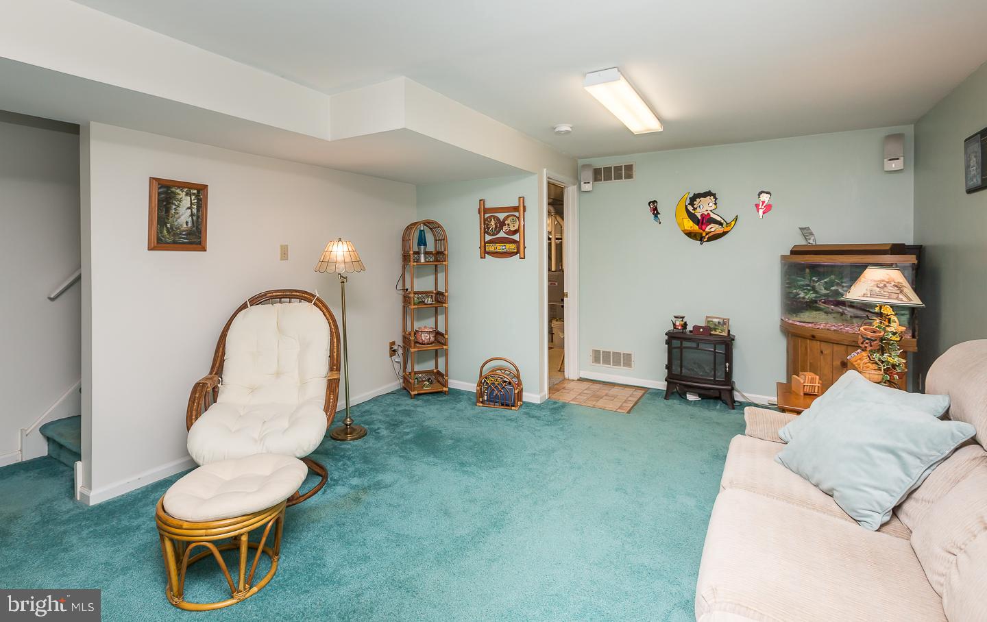 1941 Oak Leaf Lane Holmes, PA 19043 - Photo 28 of 44 a living room with furniture