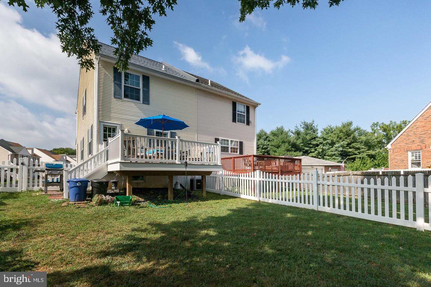 1941 Oak Leaf Lane Holmes, PA 19043 - Photo 41 of 44 a front view of a house with garden
