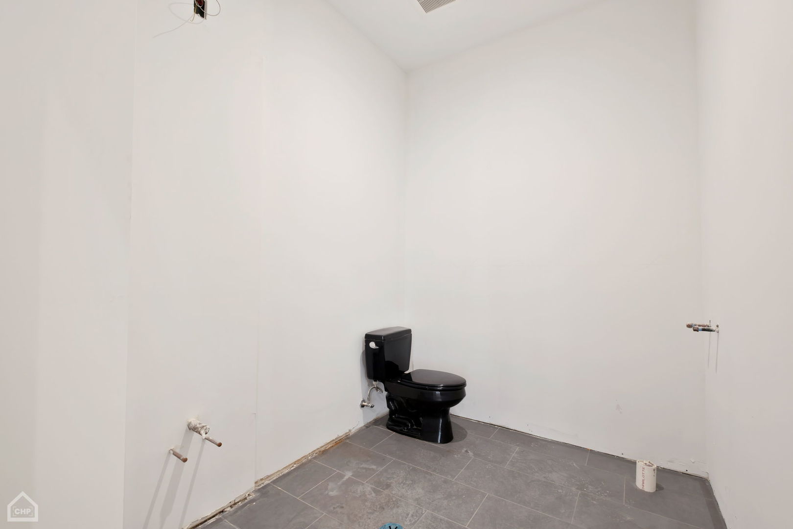 4414 North Kedzie Avenue Chicago, IL 60625 - Photo 11 of 13 a small room with a bench