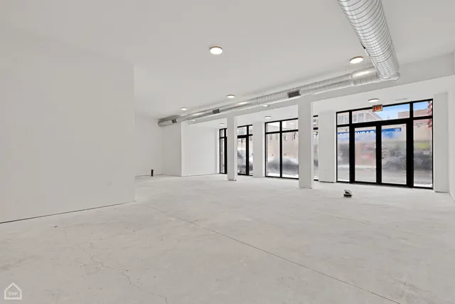 $28 | 4414 North Kedzie Avenue, Chicago, IL 60625