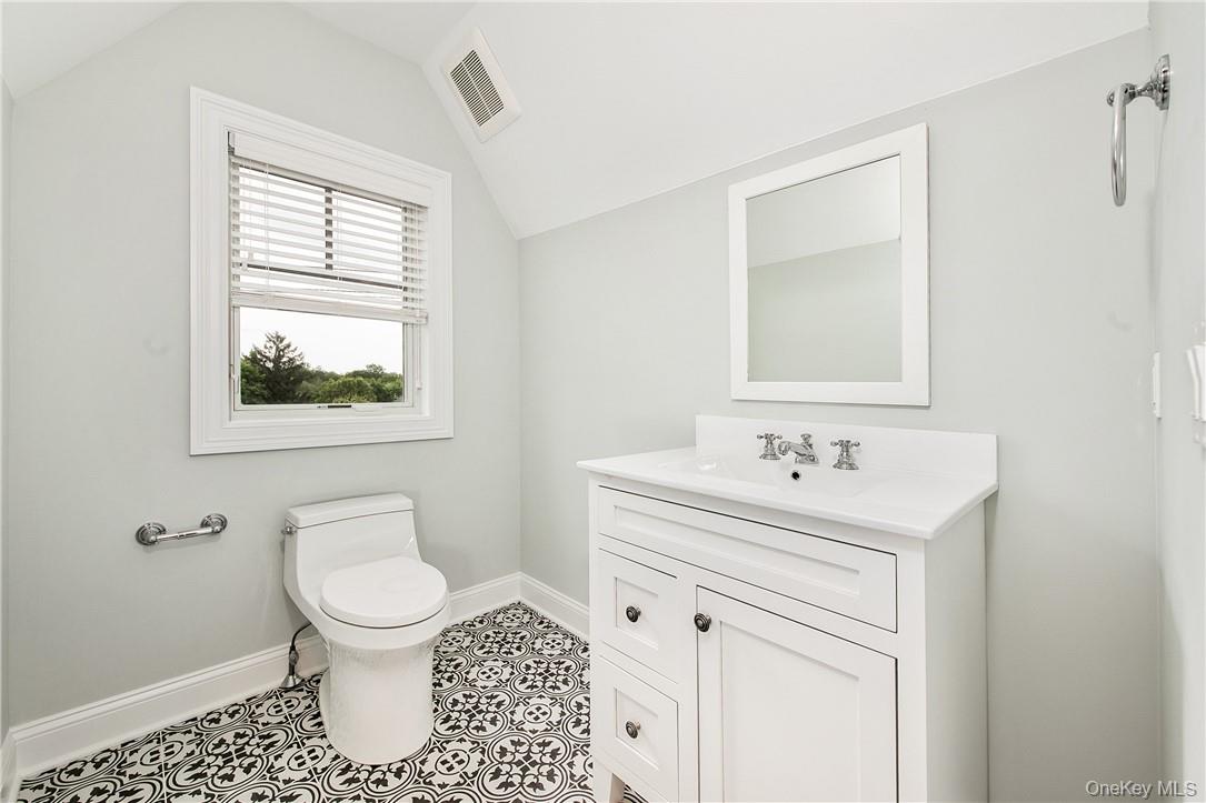 124 B Maple Avenue Rye, NY 10580 - Photo 17 of 27 POWDER ROOM ON THIRD FLOOR