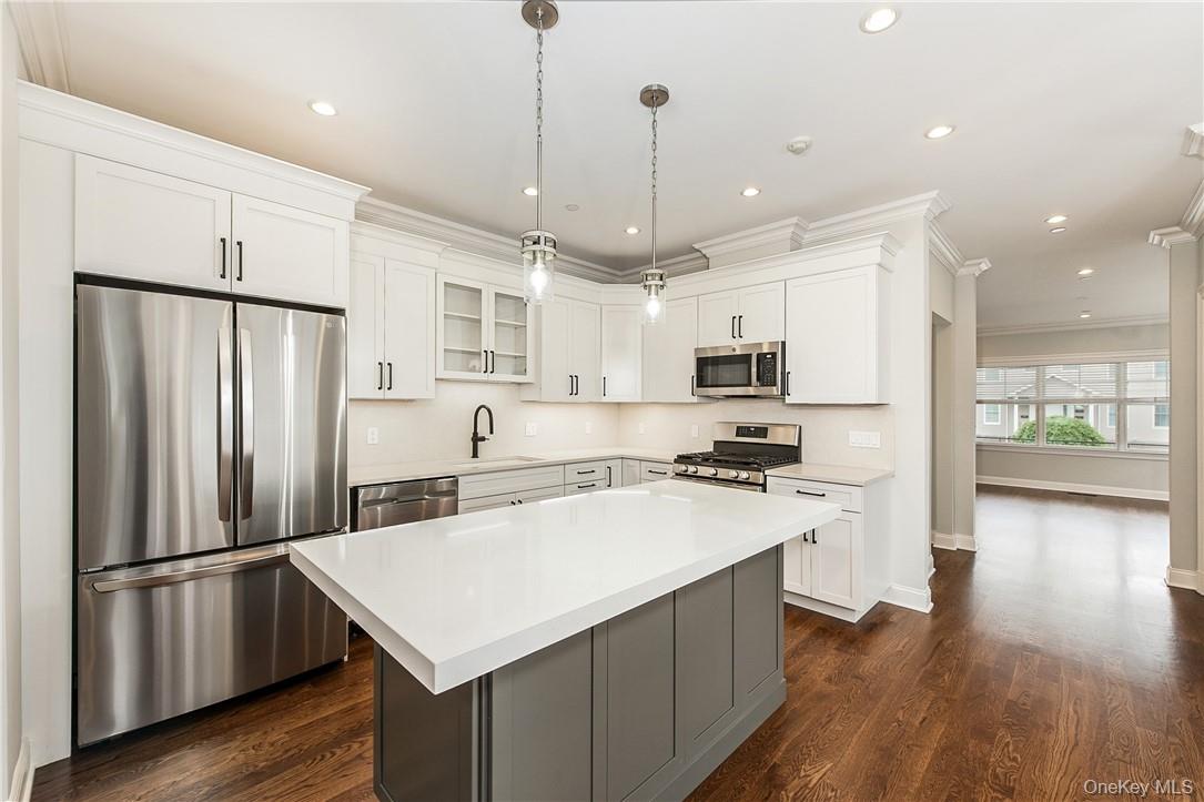 124 B Maple Avenue Rye, NY 10580 - Photo 7 of 27 HIGH-END STAINLESS STEEL APPLIANCES