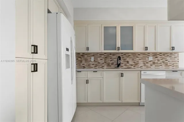 $5,800 | 19500 Turnberry Way, Unit 5F, Aventura, FL 33180