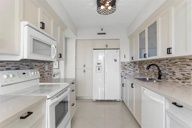 $5,800 | 19500 Turnberry Way, Unit 5F, Aventura, FL 33180