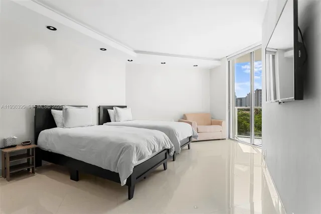 $5,800 | 19500 Turnberry Way, Unit 5F, Aventura, FL 33180