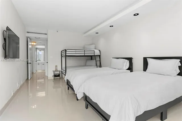 $5,800 | 19500 Turnberry Way, Unit 5F, Aventura, FL 33180