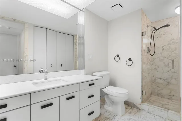 $5,800 | 19500 Turnberry Way, Unit 5F, Aventura, FL 33180