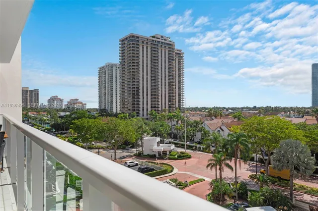 $5,800 | 19500 Turnberry Way, Unit 5F, Aventura, FL 33180