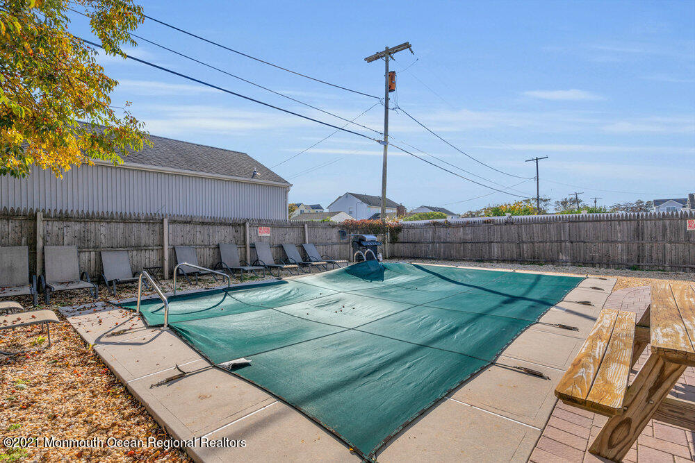32 Niblick Street Point Pleasant Beach, NJ 08742 - Photo 4 of 38 a view of a backyard