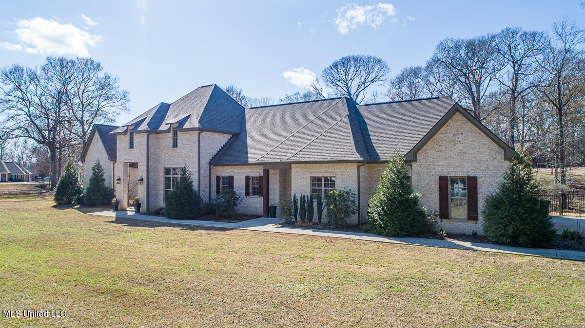 4 Windsor Oak Estates Road Natchez, MS 39120 - Photo 3 of 68 4WindsorOak_Exterior_LoRes-2.jpg ext 2