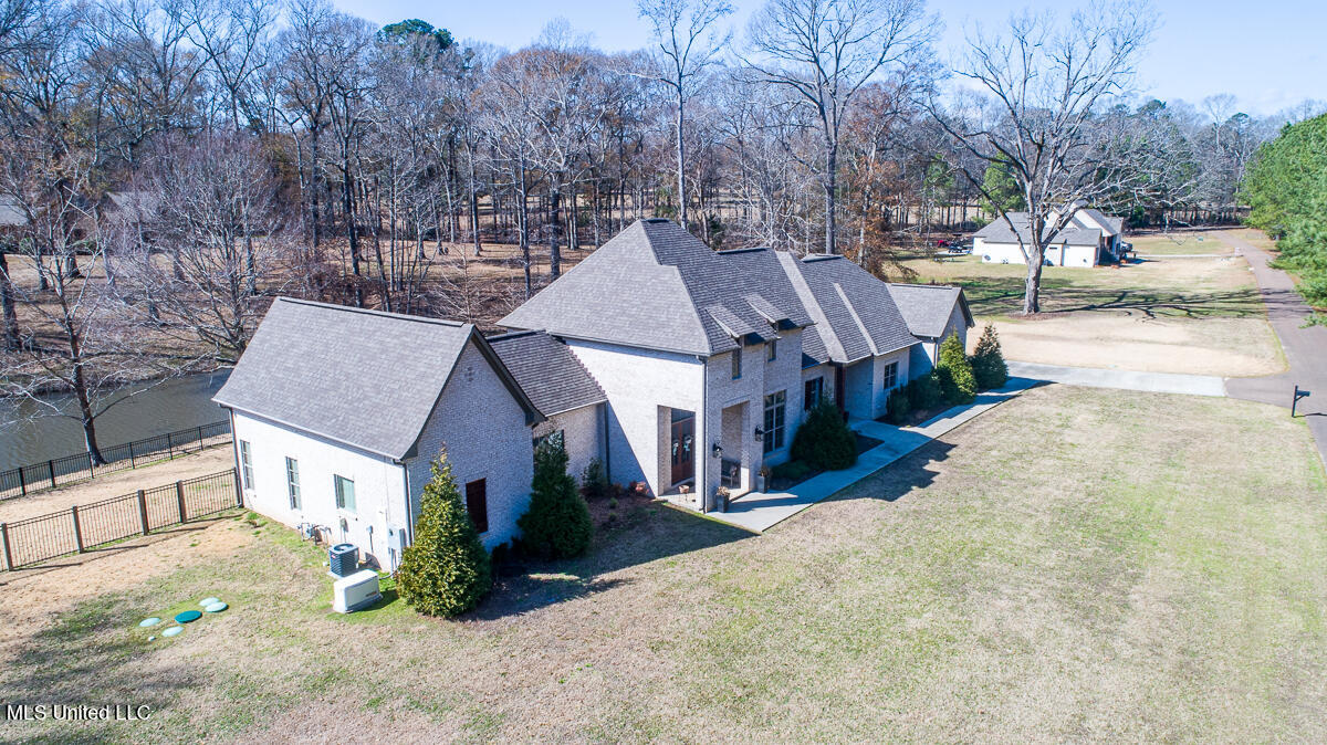 4 Windsor Oak Estates Road Natchez, MS 39120 - Photo 4 of 68 4WindsorOak_Exterior_LoRes-4.jpg ext 4