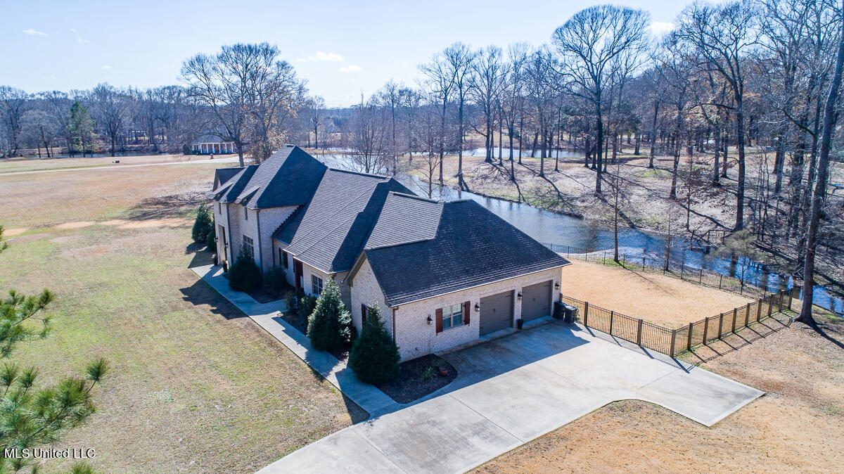 4 Windsor Oak Estates Road Natchez, MS 39120 - Photo 5 of 68 4WindsorOak_Exterior_LoRes-5.jpg ext 5