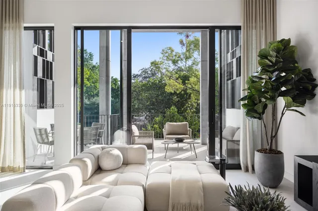 $2,200,000 | 98 Southwest 28th Road, Unit 1, Miami, FL 33129