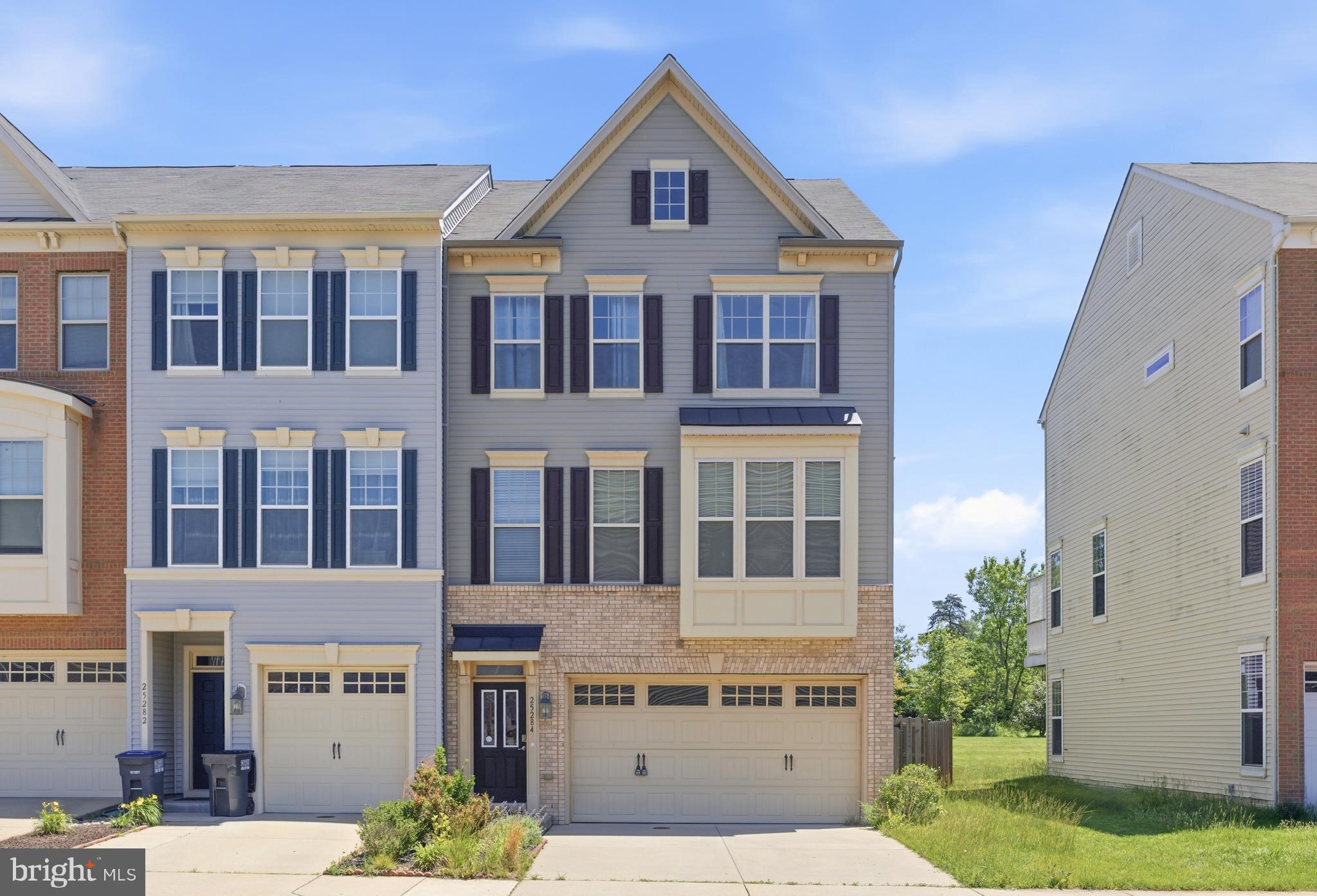 25284 Arrowroot Terrace Chantilly, VA 20152 - Photo 3 of 3